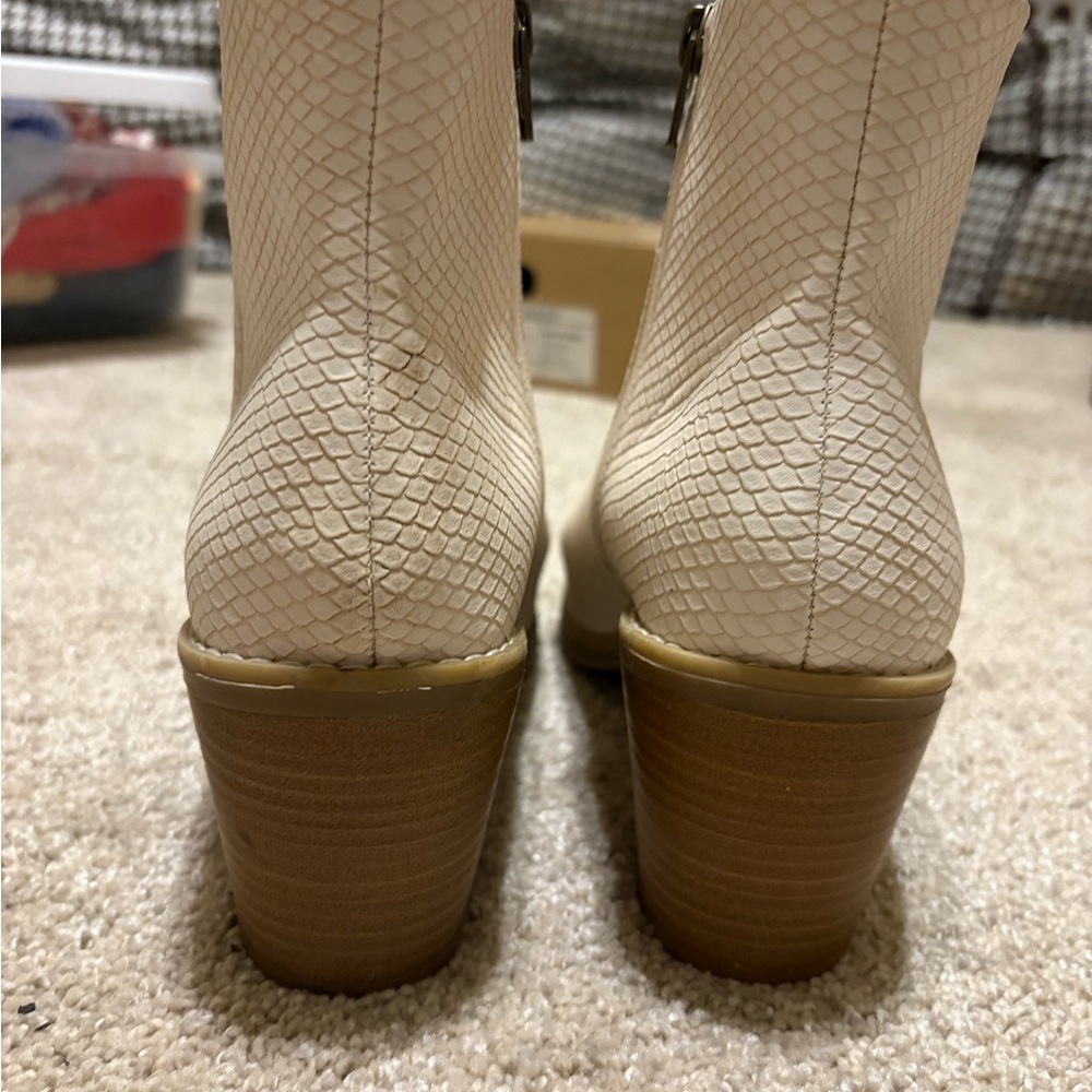 Universal Thread Chic Textured Cream Ankle Booties - Picture 5 of 6